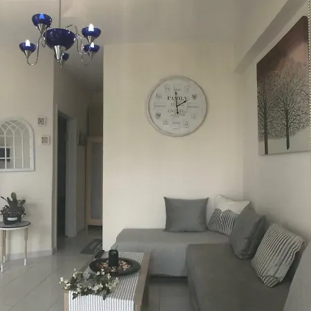 Beach House 50m From The Beach Апартаменты