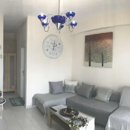 Апартаменты Beach House 50m From The Beach Полихроно