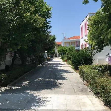 Апартаменты Beach House 50m From The Beach Полихроно