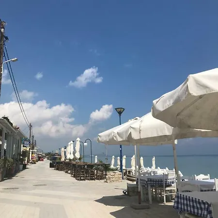 Апартаменты Beach House 50m From The Beach *