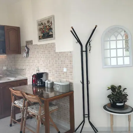 Beach House 50m From The Beach Апартаменты Полихроно