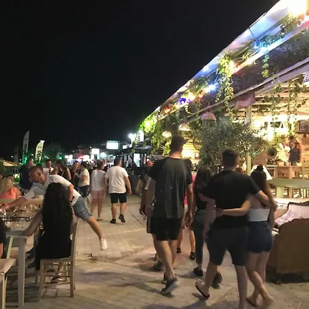 Beach House 50m From The Beach Апартаменты Полихроно