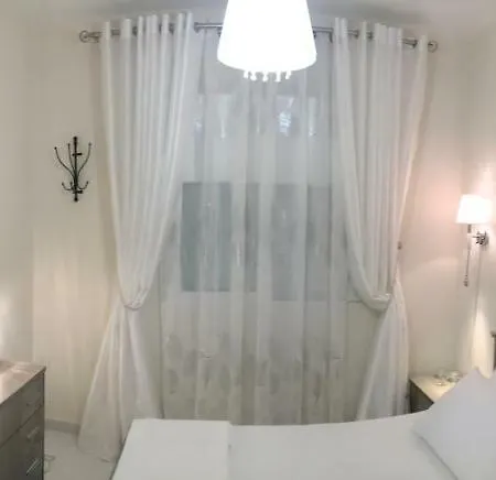 Beach House 50m From The Beach Апартаменты *