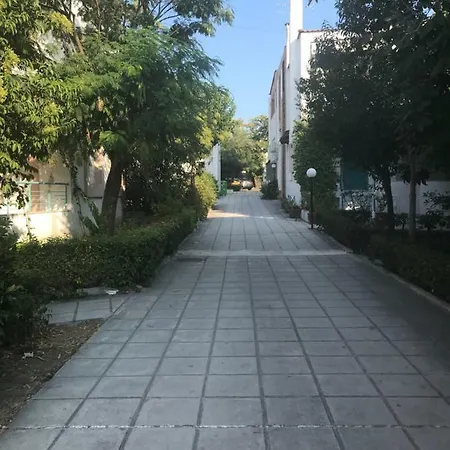 Апартаменты Beach House 50m From The Beach Полихроно