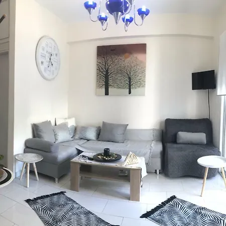 Апартаменты Beach House 50m From The Beach *