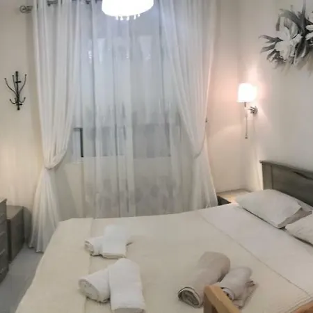 Апартаменты Beach House 50m From The Beach *