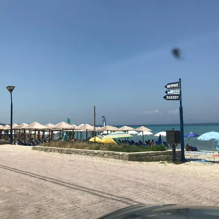 Апартаменты Beach House 50m From The Beach