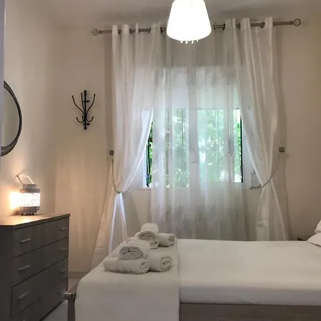 Beach House 50m From The Beach Полихроно