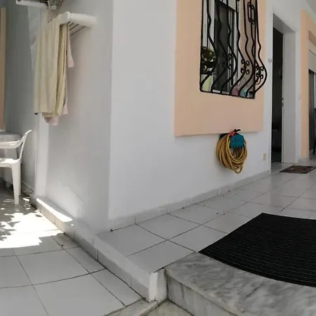Апартаменты Beach House 50m From The Beach